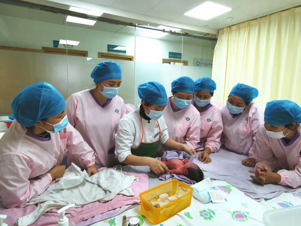 威县妇婴监护型护送